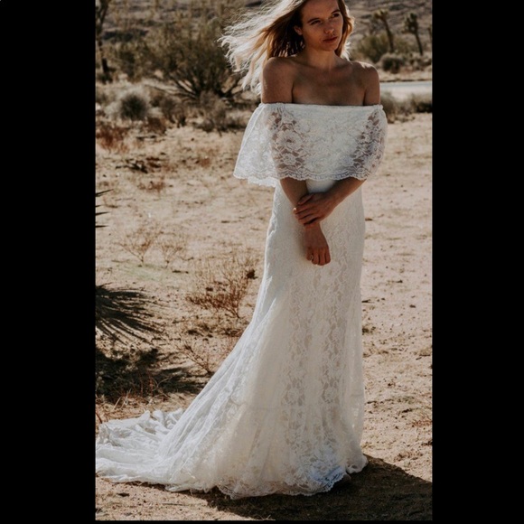 Daughters of Simone “Winnie” wedding dress